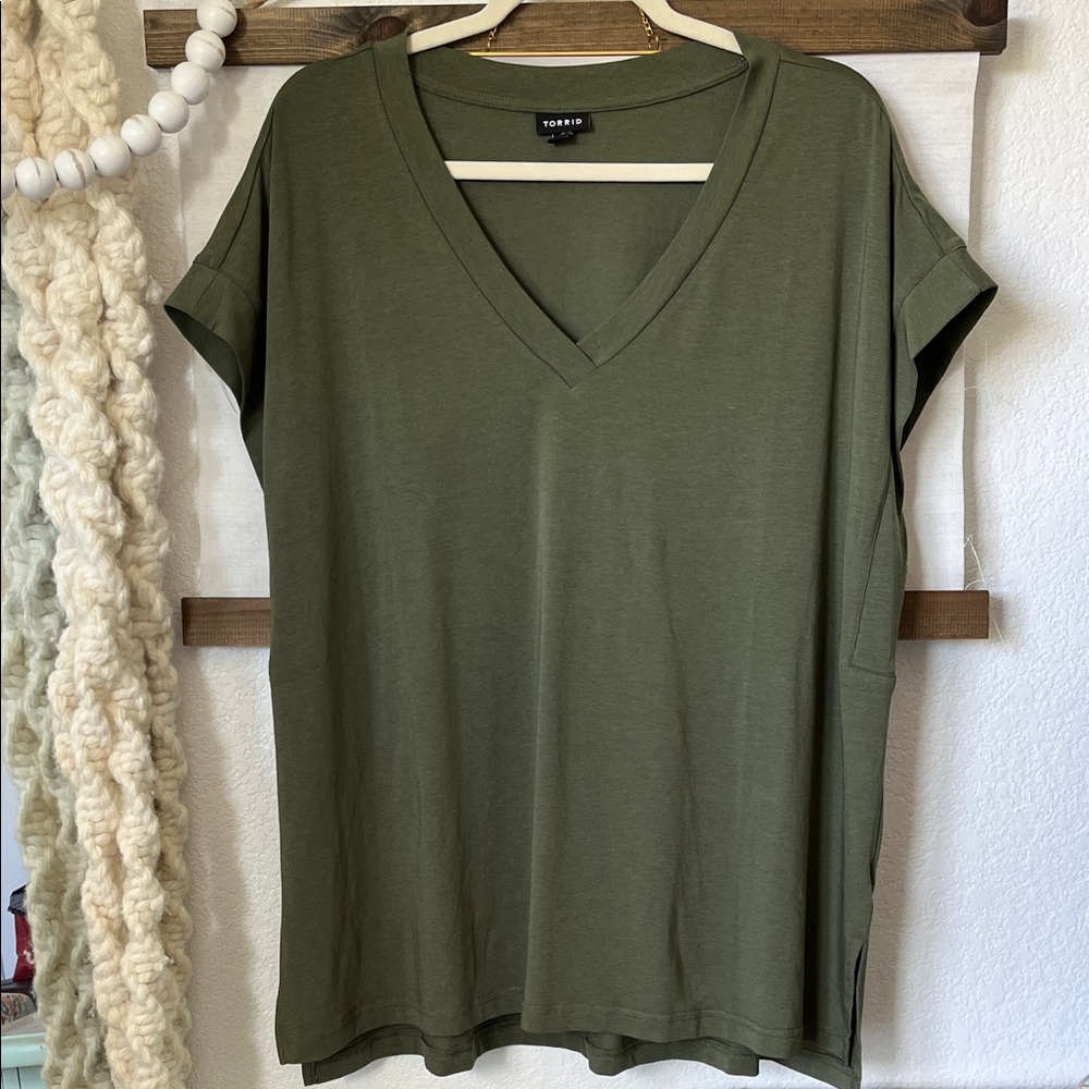 Torrid Olive Green V-Neck Tee Short Sleeve Side Slit NWOT